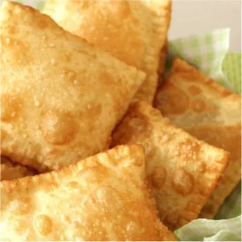 Pastéis e salgadinhos de entrada do buffet de feijoada Buffet de feijoada SP em São Paulo